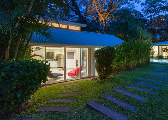 The Breeze Hotel & Villas